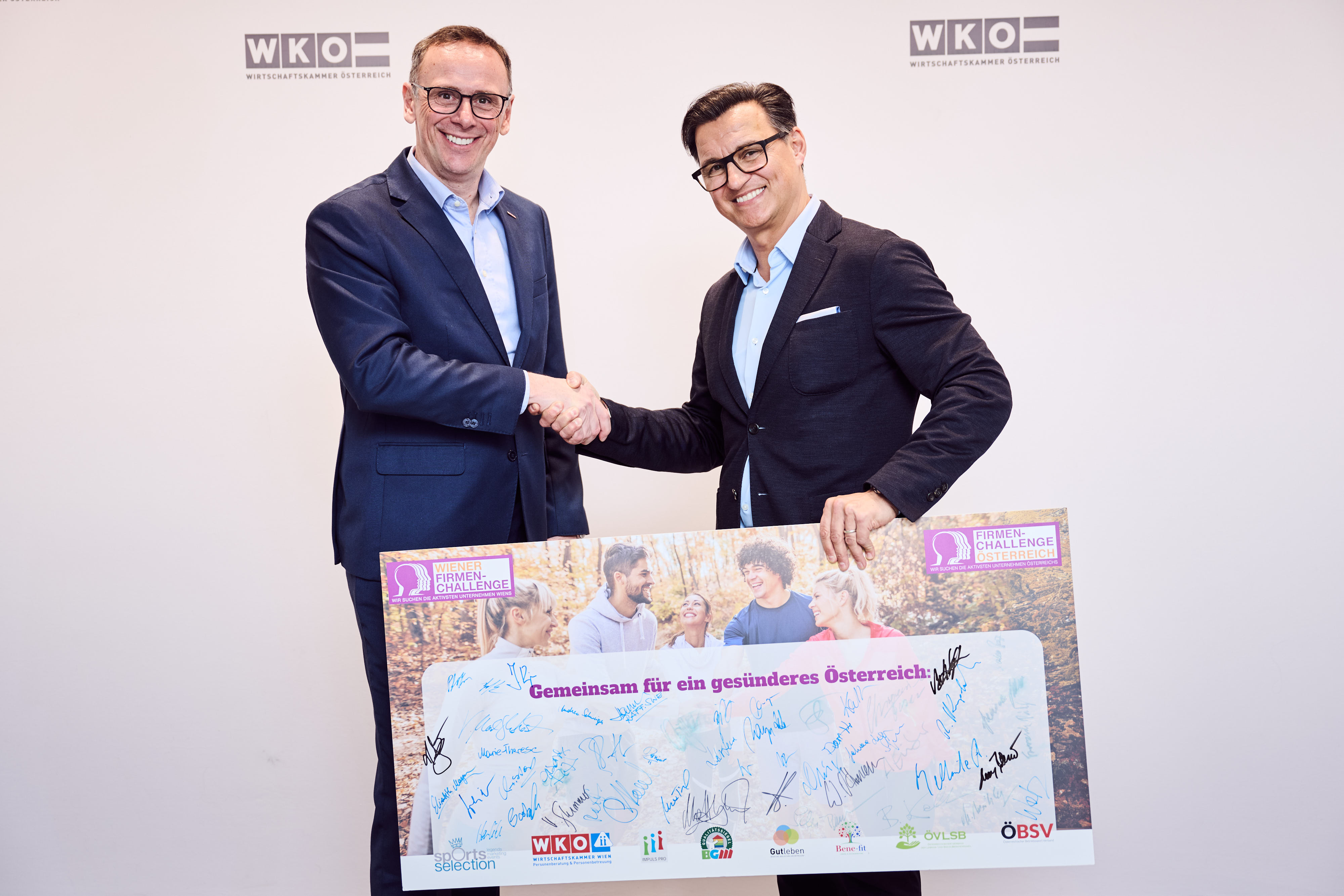 Firmenchallenge Danninger und Heralic_Handshake - Credit Marek Knopp